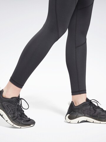 Reebok - Skinny Calças de desporto 'Two Tone Studio Tight' em preto