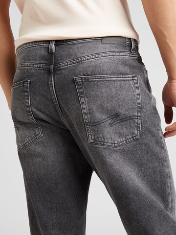 QS Regular Jeans i grå