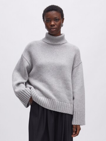 EDITED Pullover 'Eireen' in Grau: Vorderseite