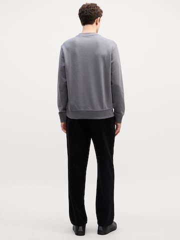 BOSS Sweatshirt 'WeSmall' in Grau