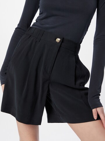 Wide leg Pantaloni con pieghe 'Kinna Selia' di MSCH COPENHAGEN in nero