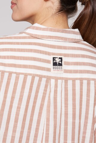 Soccx Strukturierte Longbluse mit Streifenmuster in Beige