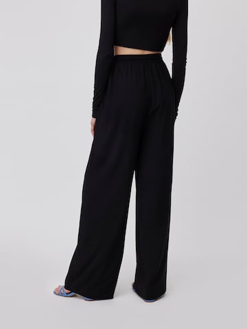 Wide leg Pantaloni 'Saskia' di LeGer by Lena Gercke in nero