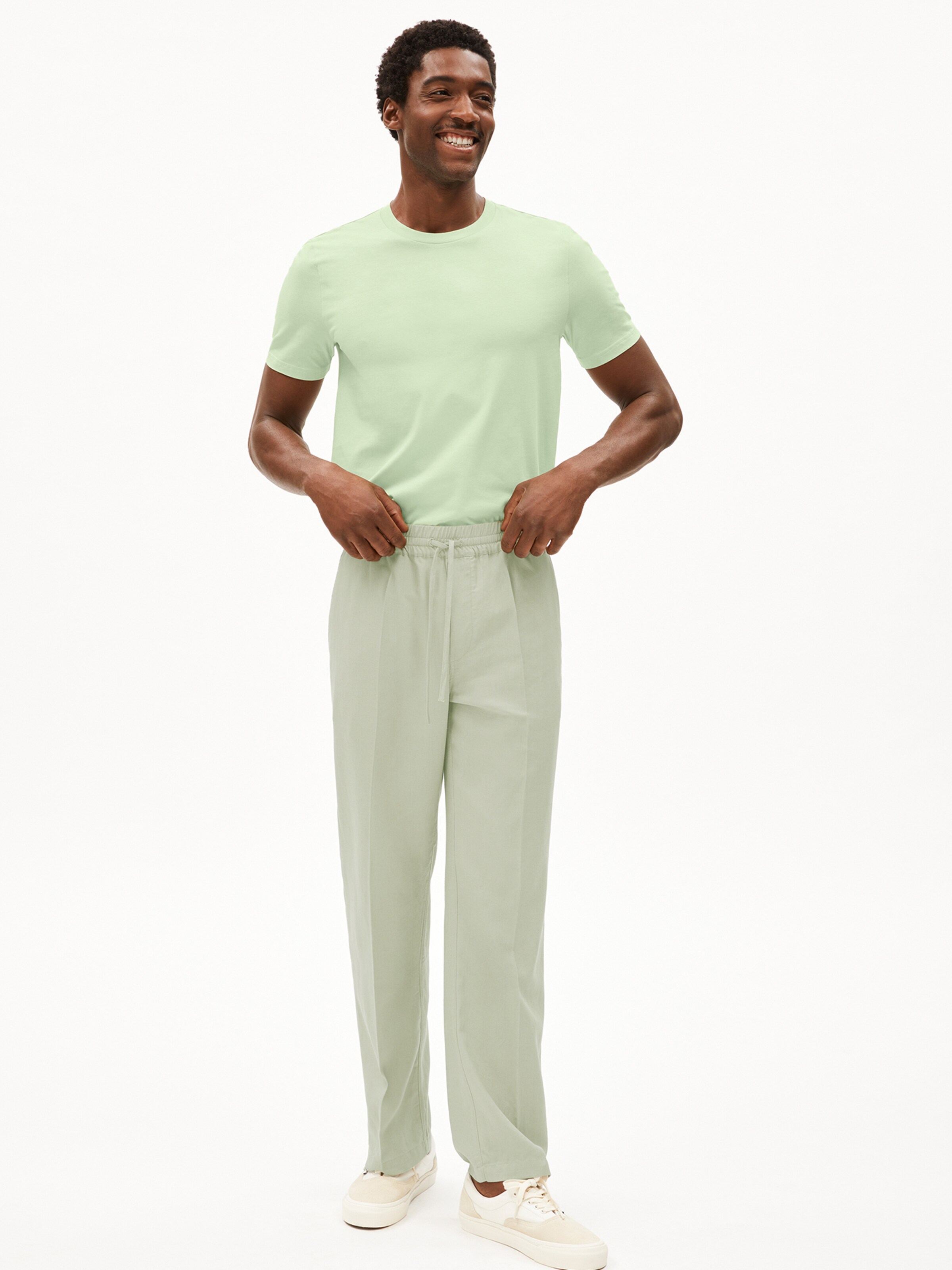 ARMEDANGELS Loosefit Pantalon in Groen: voorkant