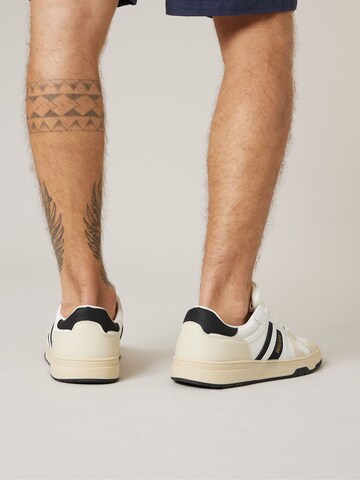 Baskets basses 'Casca' Deeluxe en blanc