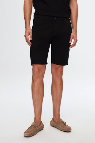D’S Damat Regular Shorts in Schwarz: Vorderseite