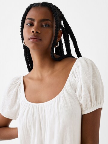 Robe d’été Bershka en blanc