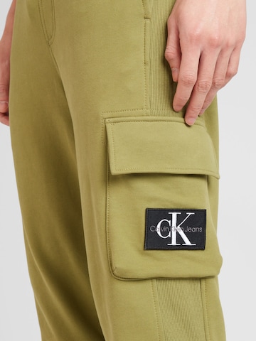 Tapered Pantaloni di Calvin Klein Jeans in verde