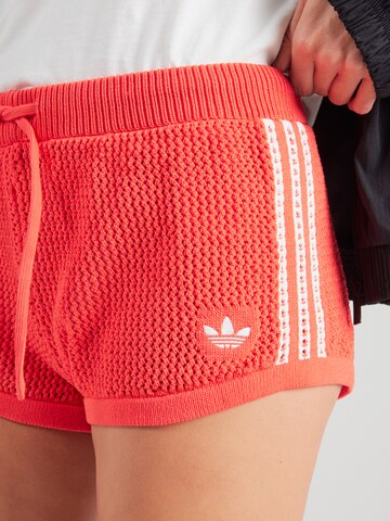 Regular Pantaloni de la ADIDAS ORIGINALS pe roșu