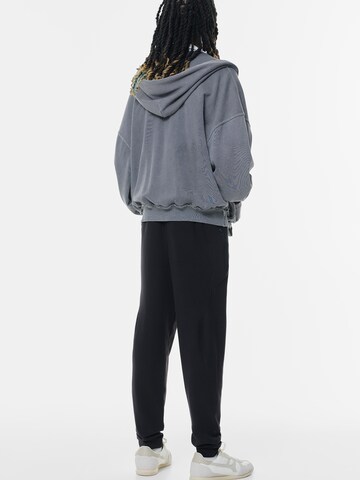 Tapered Pantaloni di Pull&Bear in nero