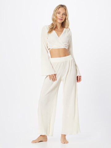 Cotton On Body Pyjama in Wit: voorkant