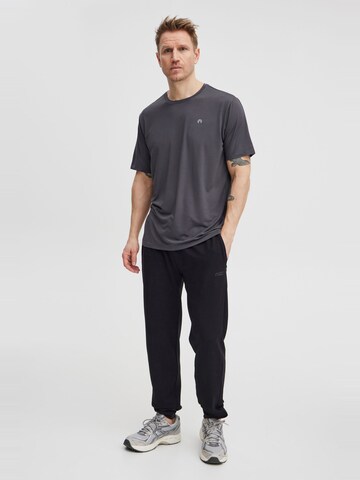 Tapered Pantaloni ' Braidy ' di North Bend in nero