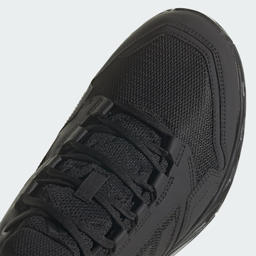 ADIDAS TERREX - Sapato baixo 'Tracerocker 2.0' em preto