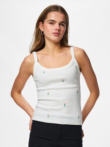 PIECES Top in White: front