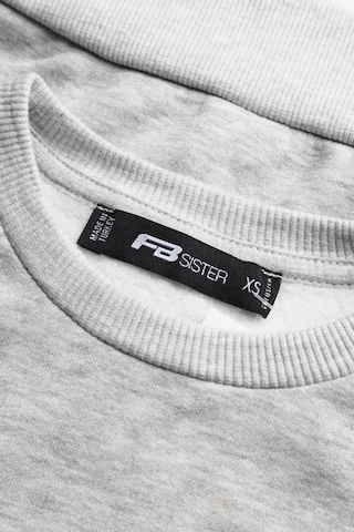FB Sister Sweatshirt & Zip-Up Hoodie in XS in Grey