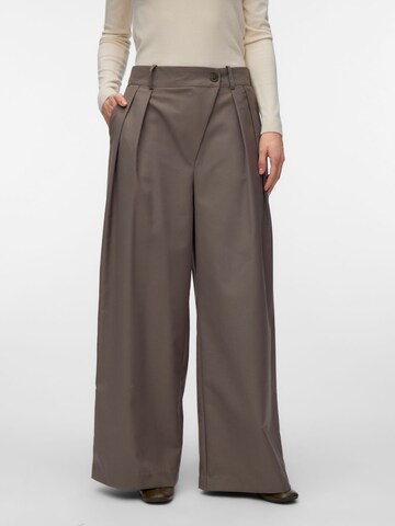 Wide Leg Pantalon à pince 'AWElsie' VERO MODA en marron : devant