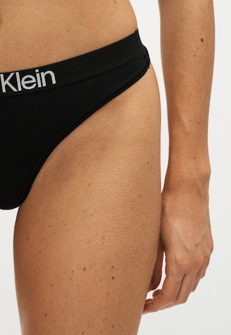 Calvin Klein Underwear - Tanga em preto