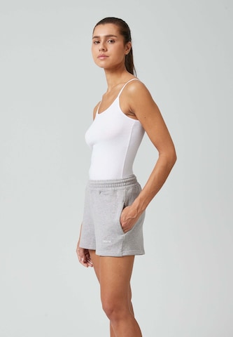 SNOCKS Regular Trousers in Grey