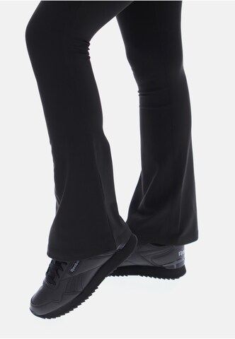 Flared Leggings di Ted Baker in nero: lato