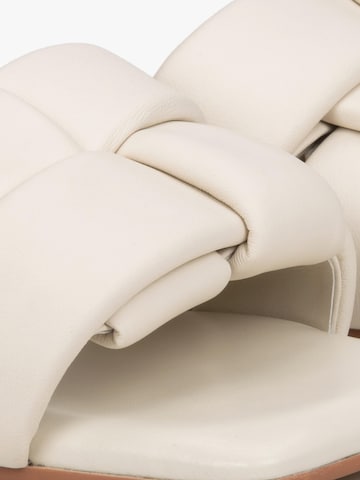 Estro Sandals '502-104' in Beige