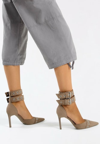Décolleté di Bershka in beige: frontale