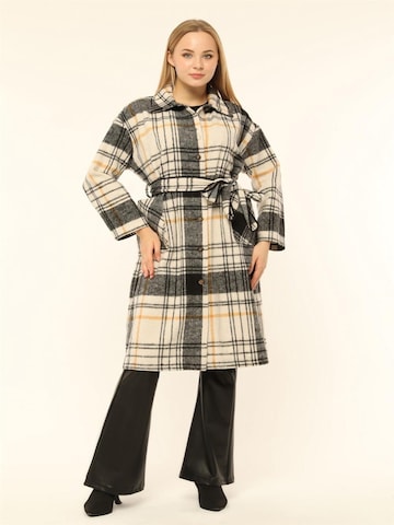 HOME STORE Between-seasons coat in Beige: front