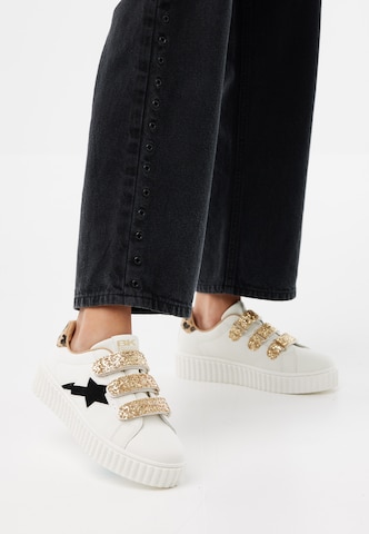 BRITISH KNIGHTS - Zapatillas deportivas bajas 'BLISS VELCRO' en blanco: frente