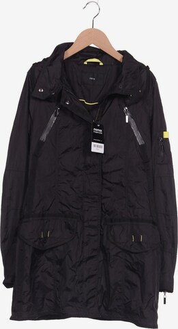 zero Jacket & Coat in M in Black: front