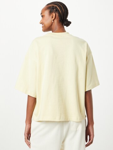 Tricou de la Urban Classics pe galben