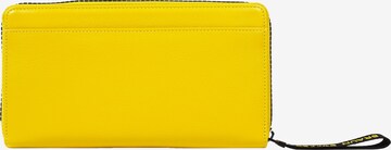 Braun Büffel Wallet 'Capri L' in Yellow
