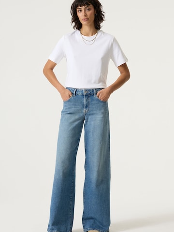 Tricou de la GARCIA pe alb