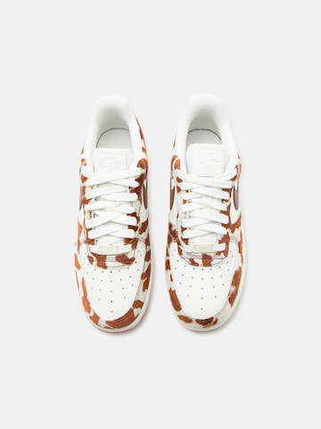Baskets basses 'AIR FORCE 1 '07'' Nike Sportswear en marron