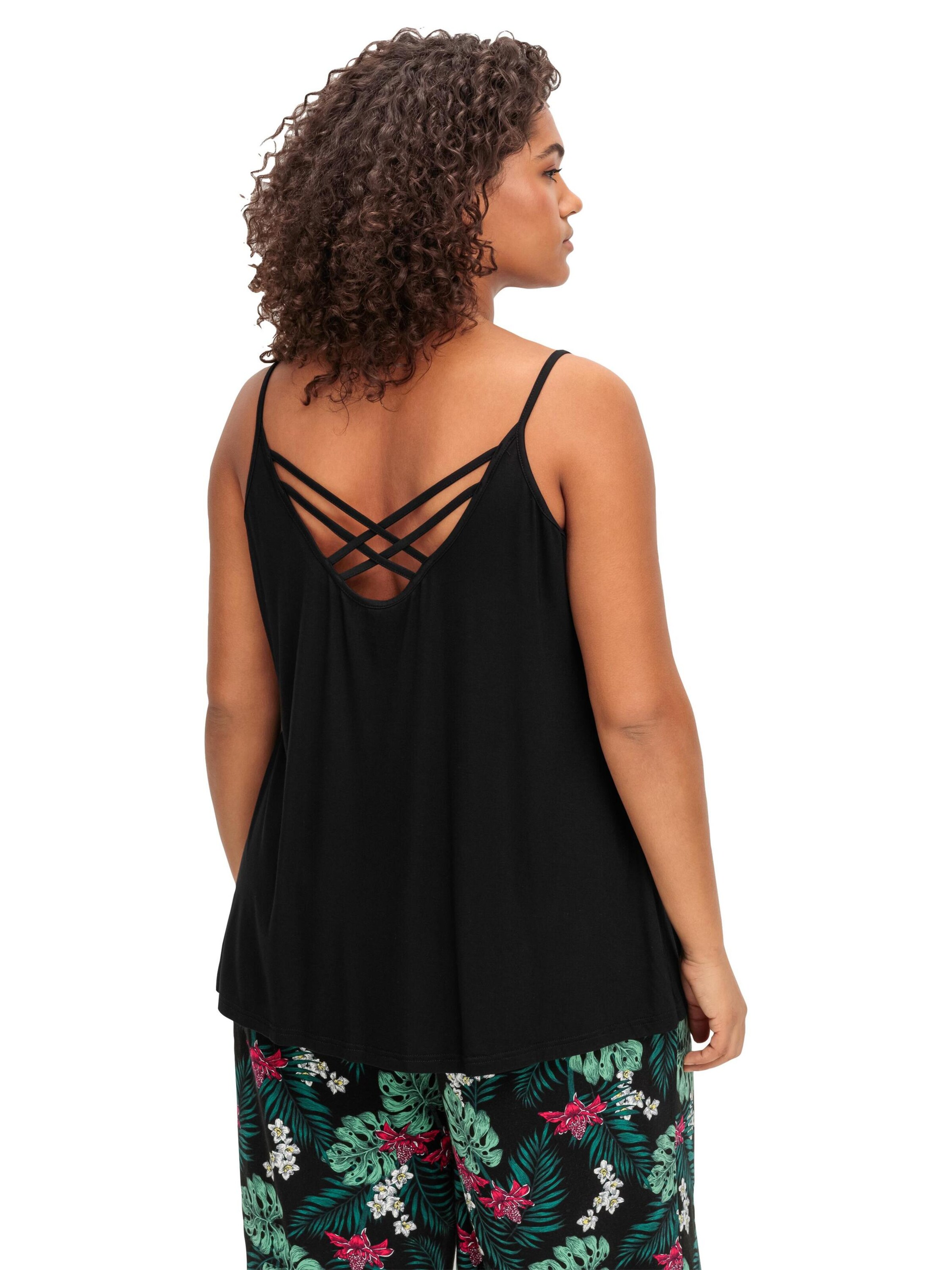 Top de la SHEEGO pe negru