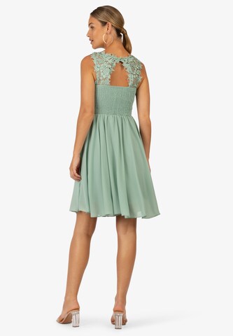 Rochie de cocktail de la APART pe verde