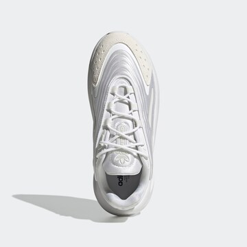 Baskets basses 'Ozelia' ADIDAS ORIGINALS en blanc