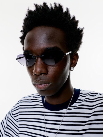 Lunettes de soleil Pull&Bear en noir