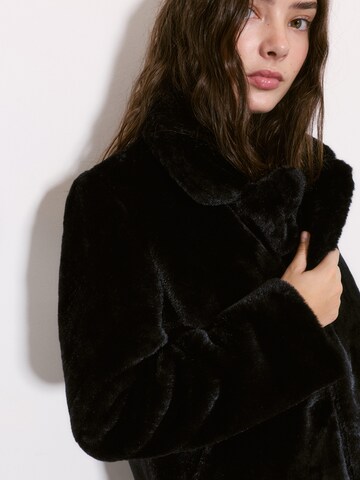 Pull&Bear Jacke in Schwarz