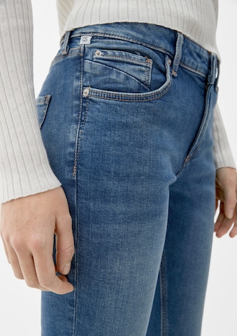 QS Slimfit Jeans 'Catie' i blå
