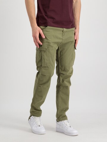 regular Pantaloni cargo di ALPHA INDUSTRIES in verde