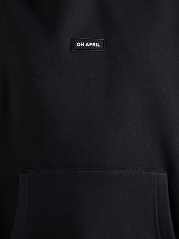 OH APRIL Sweatshirt in Zwart