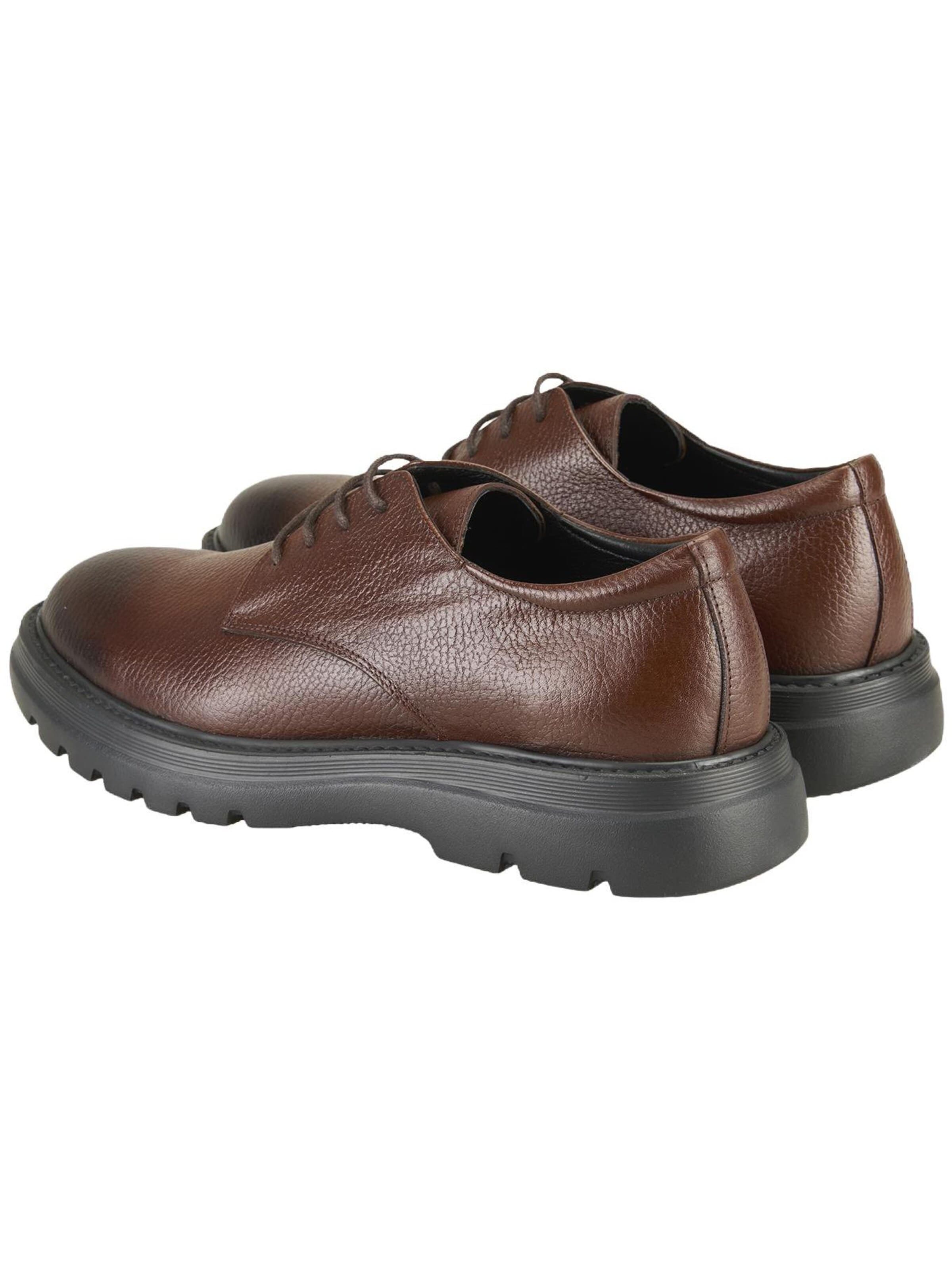 Chaussure basse 'Lässige Spitze' Desa en marron