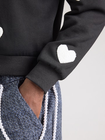 Sweat-shirt 'Ru44by' Hailys en noir