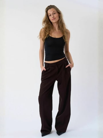 TEESHOPPEN Regular Housut ' Mila ' värissä ruskea: etupuoli