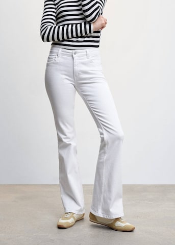 MANGO Flared Jeans in Weiß: predná strana