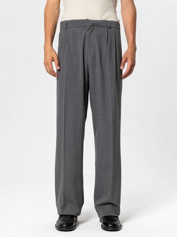 Wide leg Pantaloni con piega frontale 'Wisteria' di VAMOS CLO in grigio: frontale
