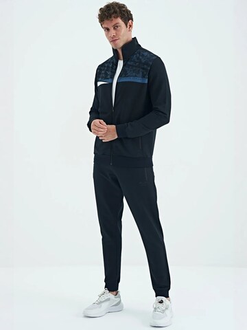 Completo per l'allenamento di Tommy Life in nero