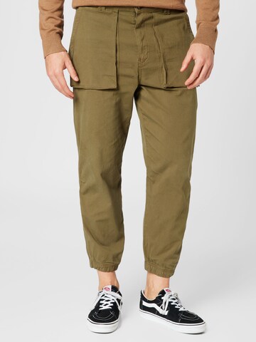 Redefined Rebel Tapered Pants 'Nova' in Green: front