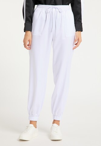 RISA Tapered Pants in White: front