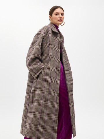 Lola Casademunt Prechodný kabát - Sivá