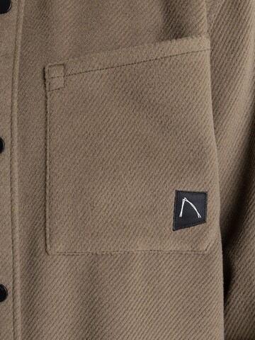 T-Shirt 'Axel Blaze' CHASIN' en marron